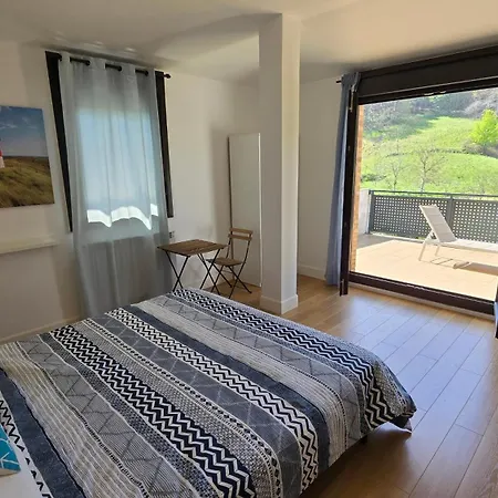 Laga Surfing Chalet *